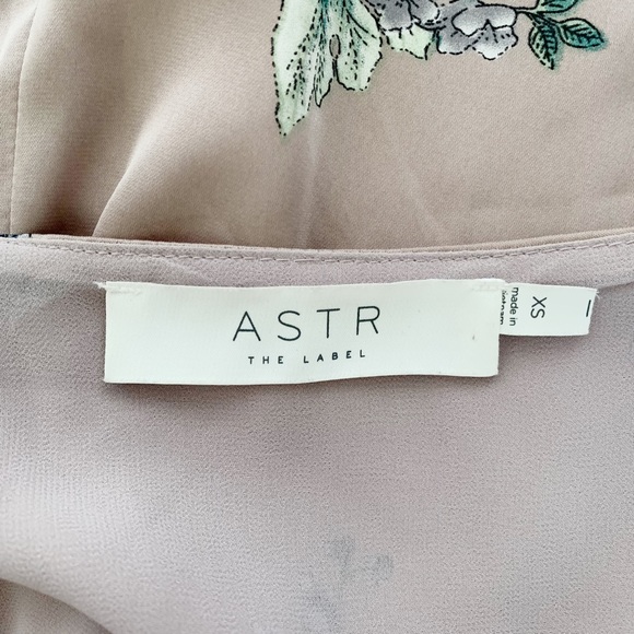 ASTR blush wrap floral dress size XS - Picture 7 of 8